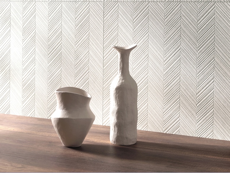 Comment intégrer le carrelage imitation bois dans un intérieur contemporain